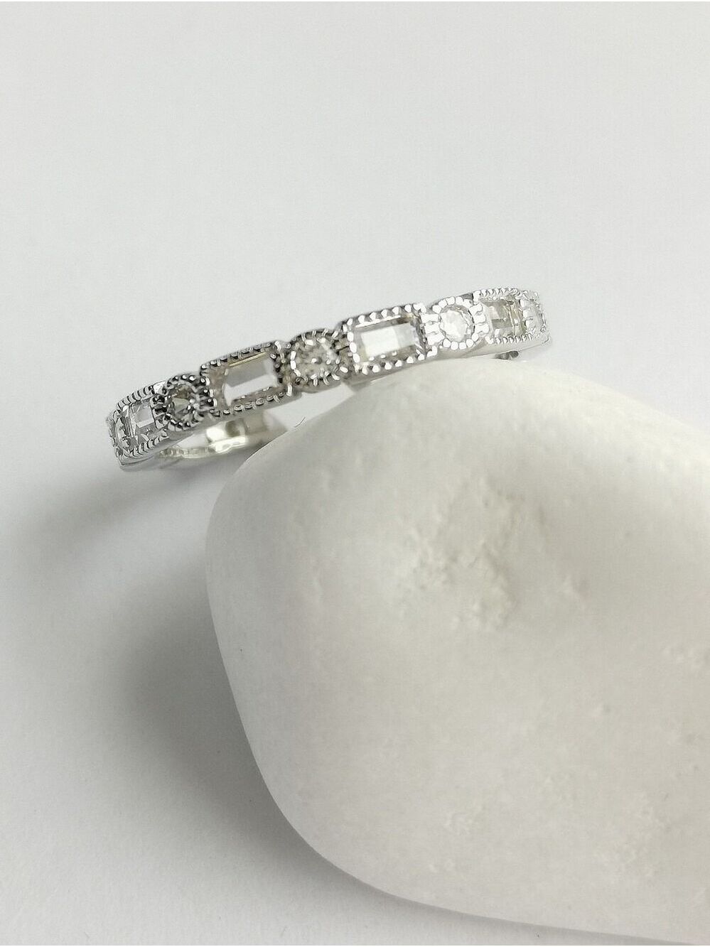 Sterling Silver .9 cts White Sapphire Eternity stacking ring size 7 🆕